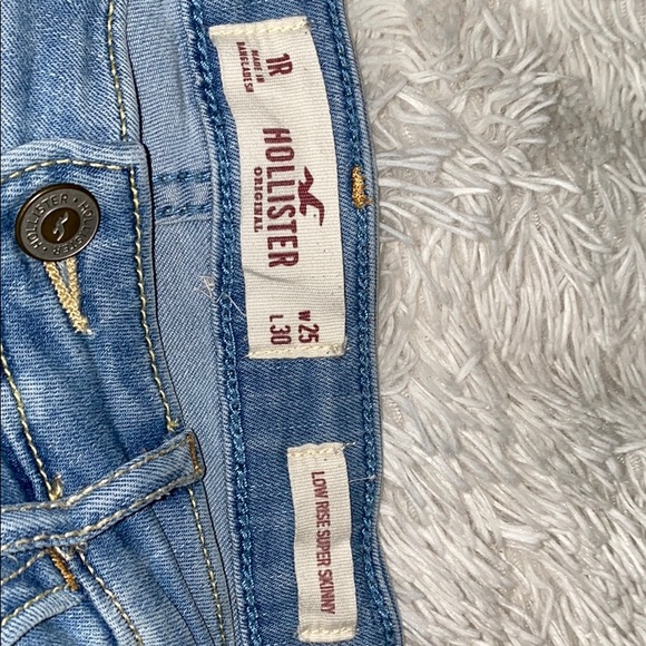 Hollister Ripped Low Rise Super Skinny Jeans - Picture 2 of 2